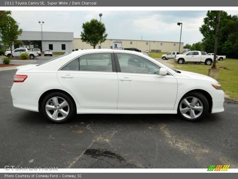 Super White / Dark Charcoal 2011 Toyota Camry SE