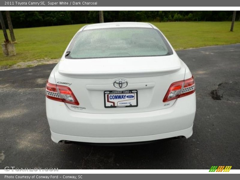 Super White / Dark Charcoal 2011 Toyota Camry SE