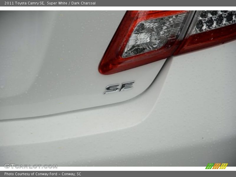 Super White / Dark Charcoal 2011 Toyota Camry SE