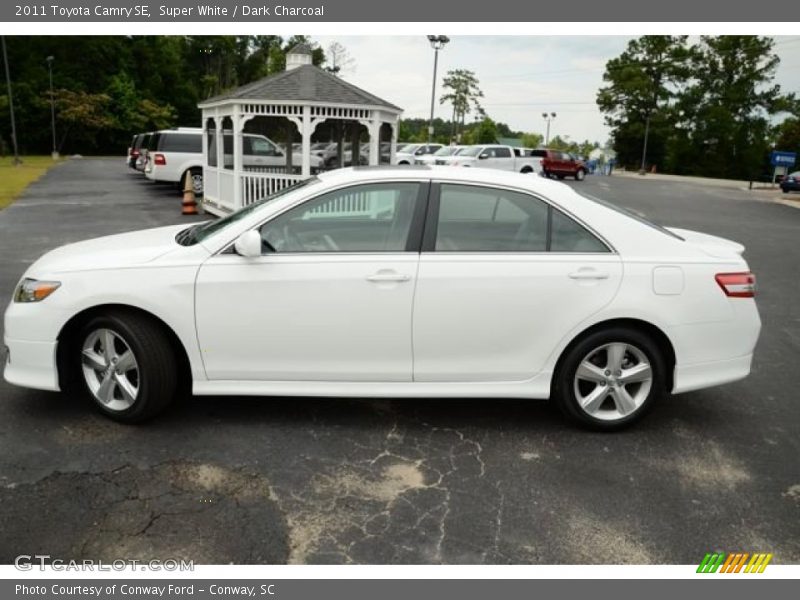 Super White / Dark Charcoal 2011 Toyota Camry SE