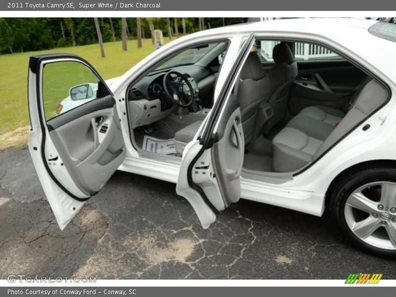 Super White / Dark Charcoal 2011 Toyota Camry SE