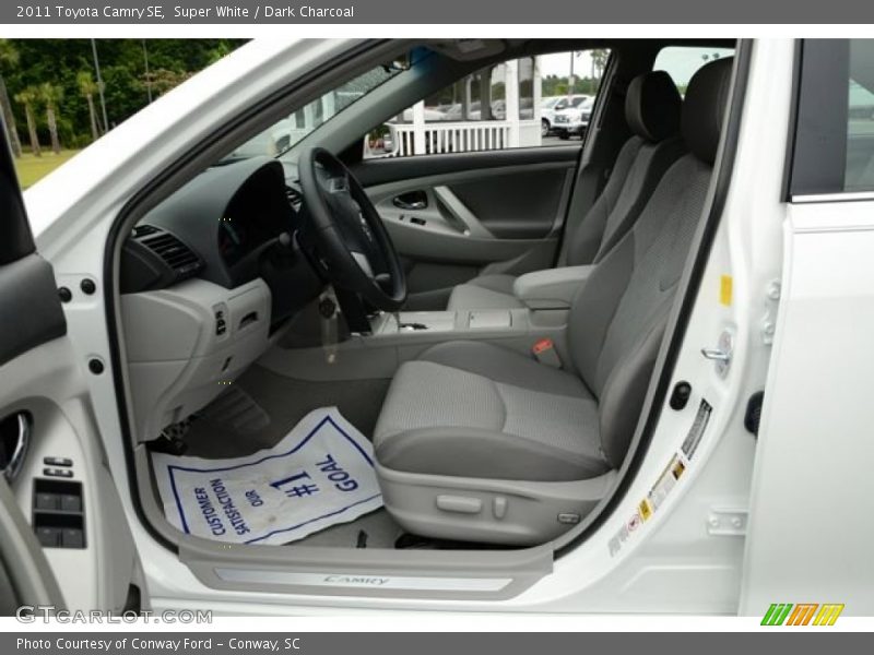 Super White / Dark Charcoal 2011 Toyota Camry SE