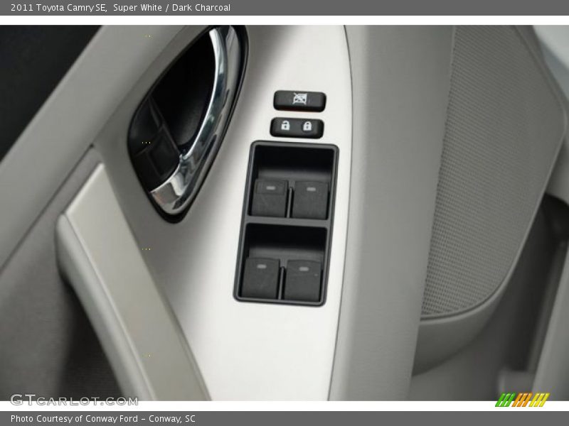 Super White / Dark Charcoal 2011 Toyota Camry SE