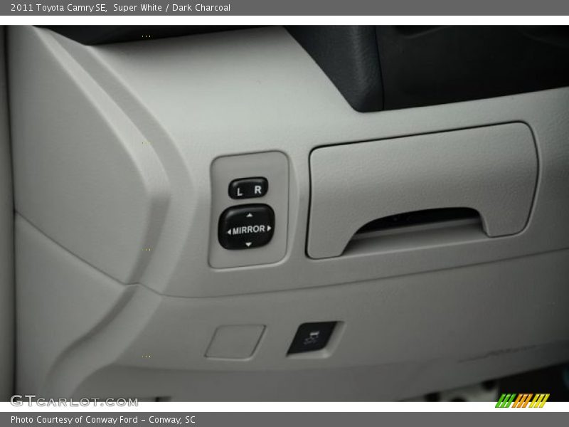 Super White / Dark Charcoal 2011 Toyota Camry SE