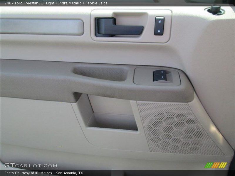 Light Tundra Metallic / Pebble Beige 2007 Ford Freestar SE