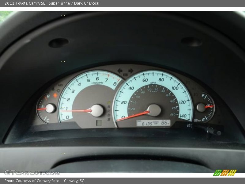 Super White / Dark Charcoal 2011 Toyota Camry SE