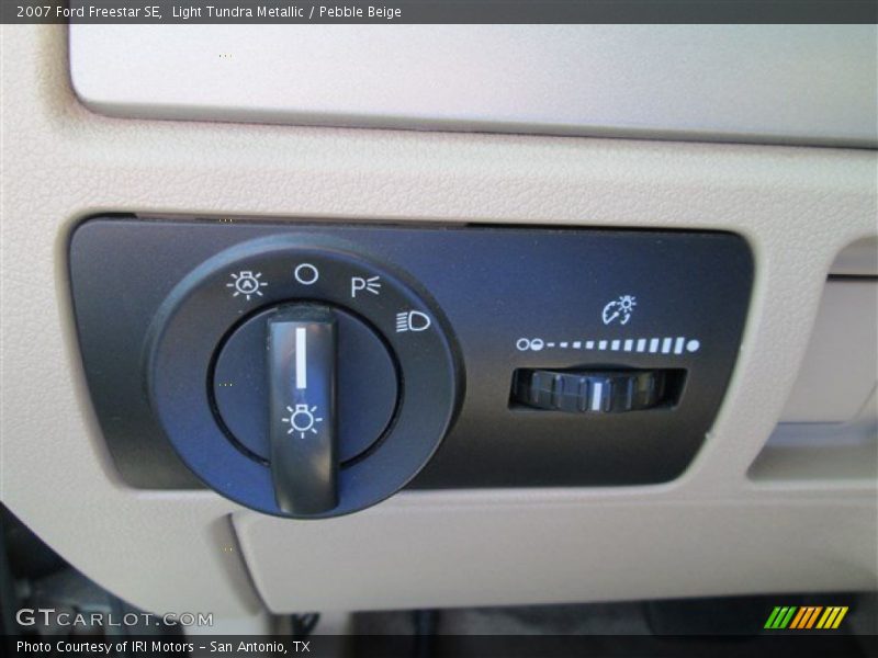 Light Tundra Metallic / Pebble Beige 2007 Ford Freestar SE