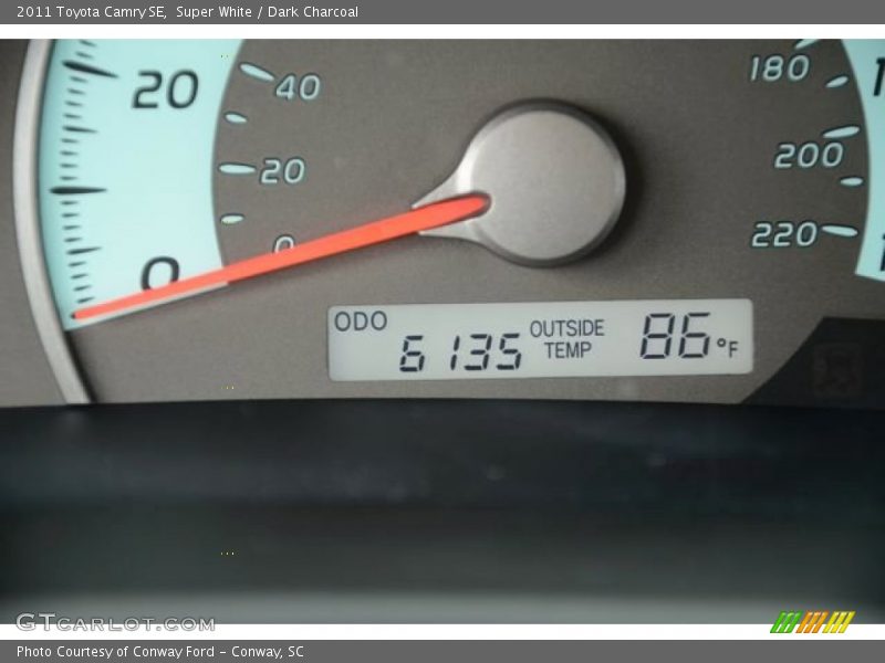 Super White / Dark Charcoal 2011 Toyota Camry SE