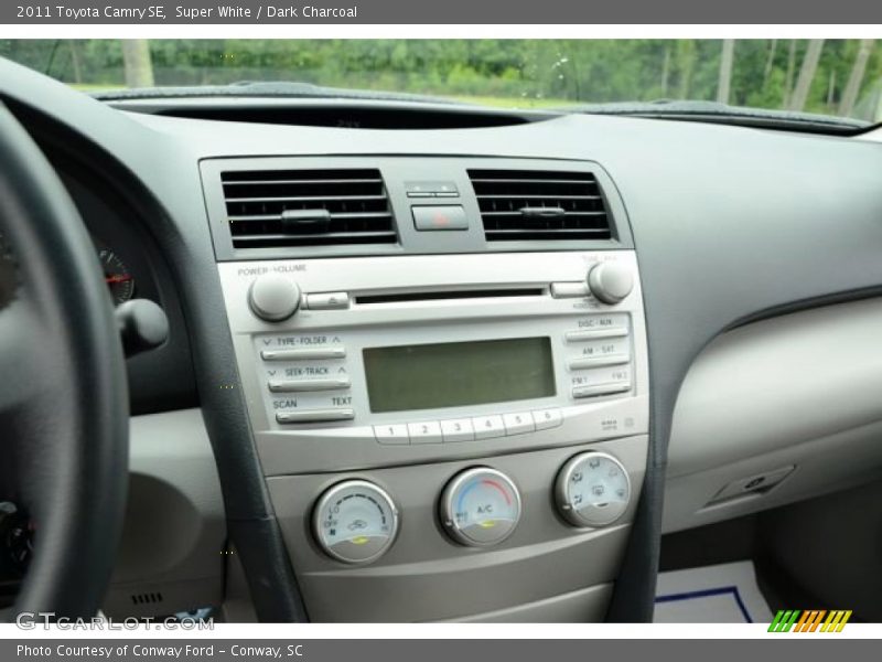 Super White / Dark Charcoal 2011 Toyota Camry SE