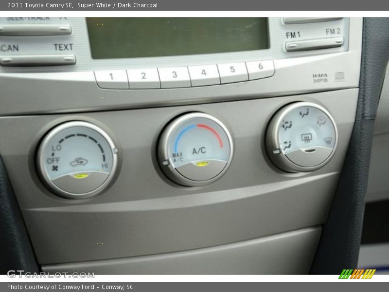 Super White / Dark Charcoal 2011 Toyota Camry SE