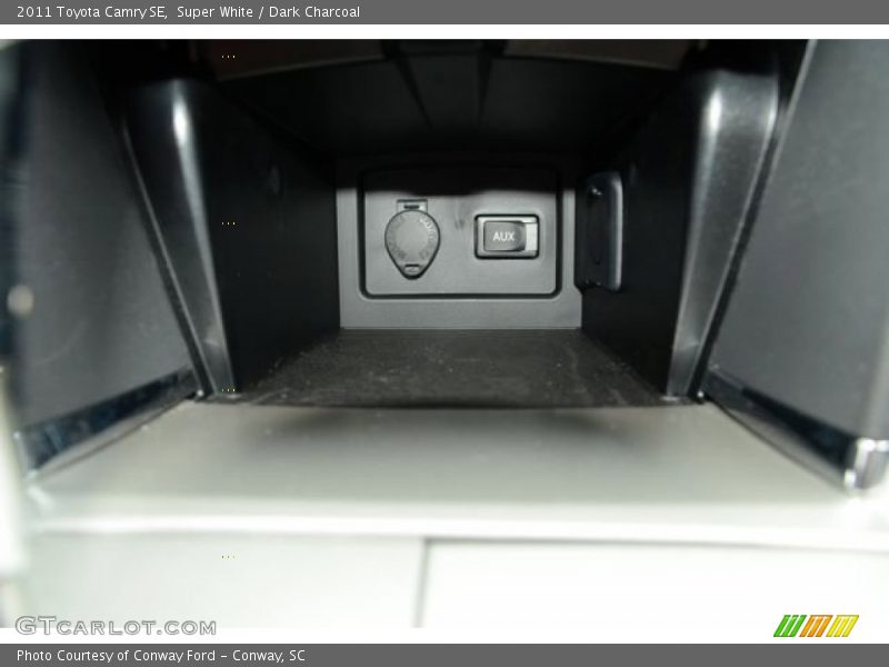 Super White / Dark Charcoal 2011 Toyota Camry SE