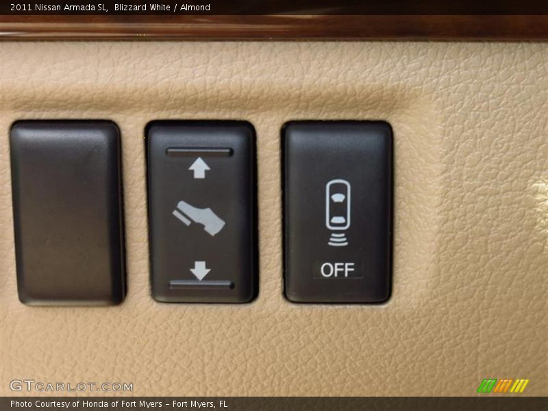 Blizzard White / Almond 2011 Nissan Armada SL