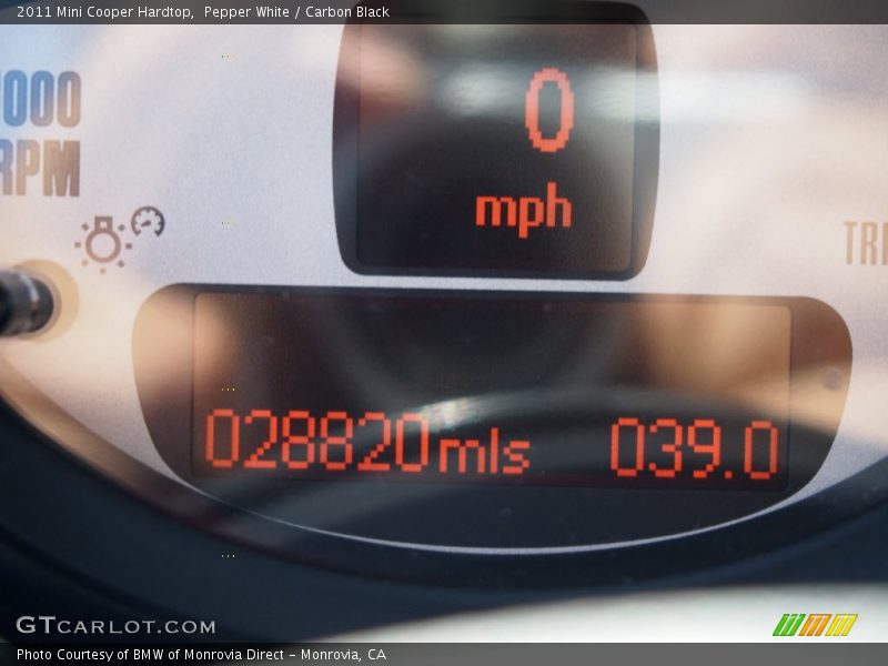 Pepper White / Carbon Black 2011 Mini Cooper Hardtop
