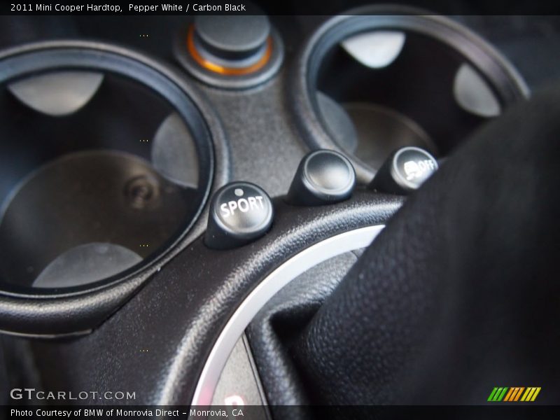 Pepper White / Carbon Black 2011 Mini Cooper Hardtop
