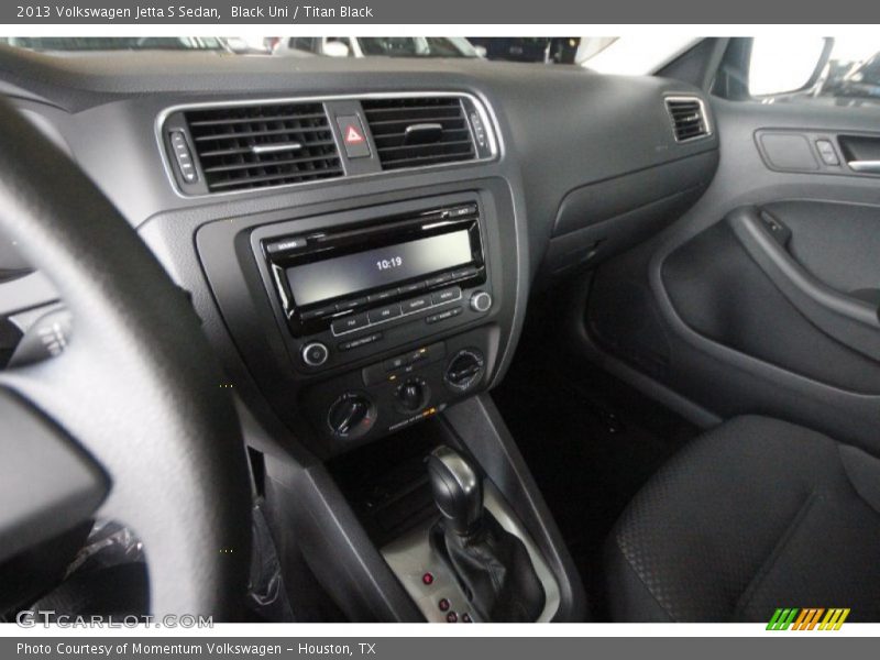 Black Uni / Titan Black 2013 Volkswagen Jetta S Sedan