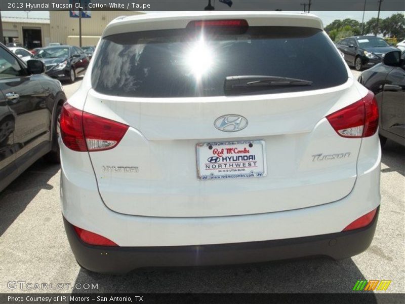 Cotton White / Taupe 2013 Hyundai Tucson GL