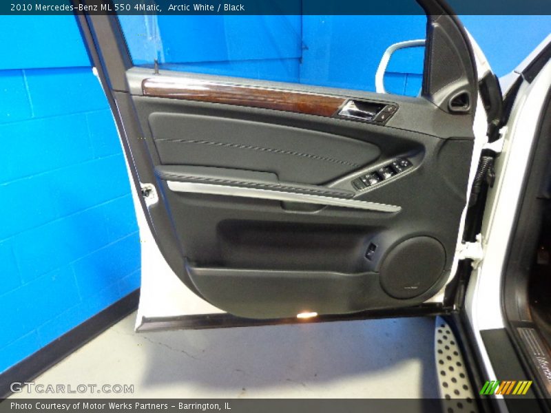 Arctic White / Black 2010 Mercedes-Benz ML 550 4Matic