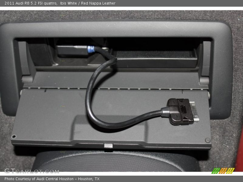 Ibis White / Red Nappa Leather 2011 Audi R8 5.2 FSI quattro