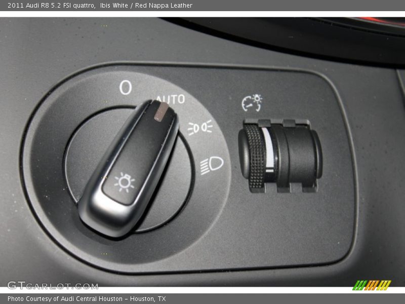 Controls of 2011 R8 5.2 FSI quattro