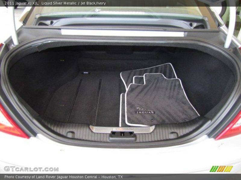  2011 XJ XJL Trunk