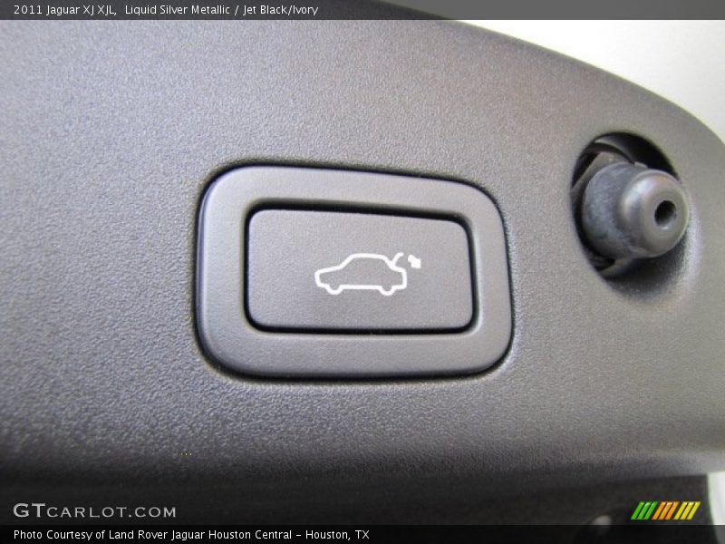 Liquid Silver Metallic / Jet Black/Ivory 2011 Jaguar XJ XJL