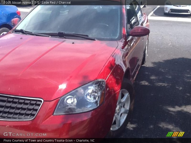 Code Red / Charcoal 2005 Nissan Altima 2.5 S