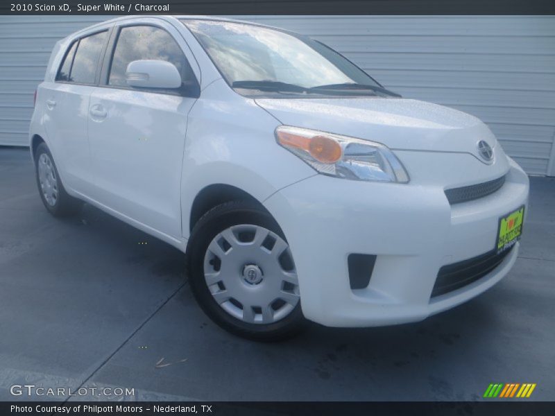 Super White / Charcoal 2010 Scion xD