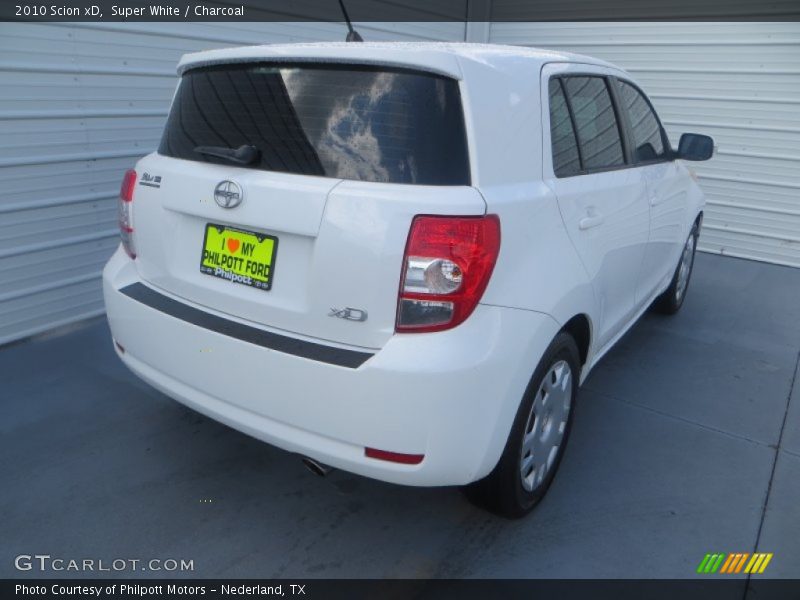 Super White / Charcoal 2010 Scion xD