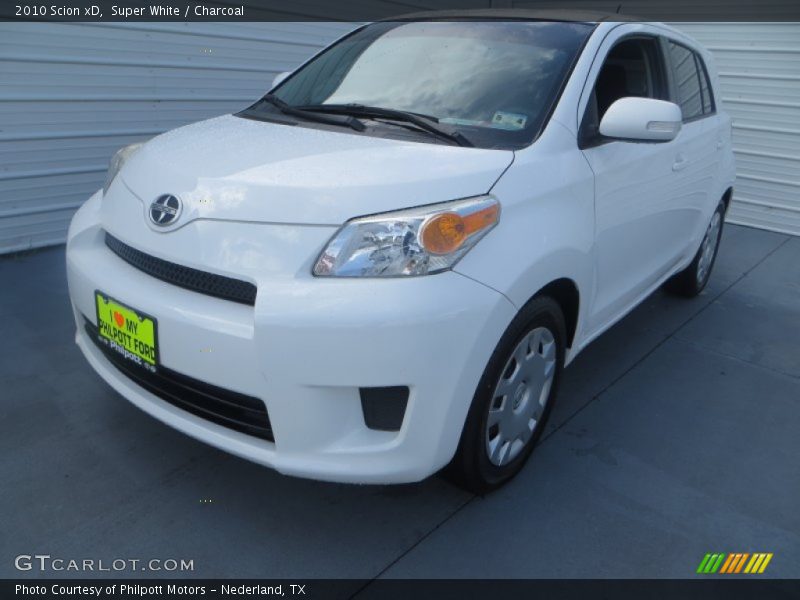 Super White / Charcoal 2010 Scion xD