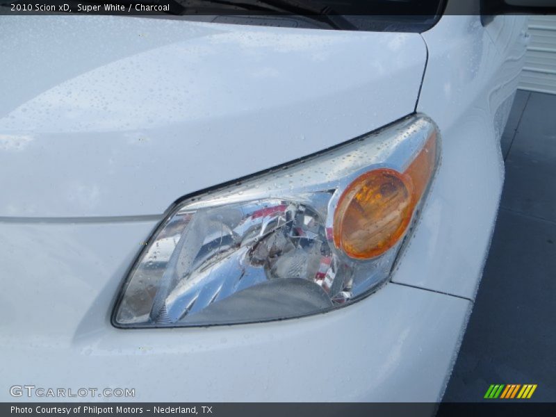 Super White / Charcoal 2010 Scion xD