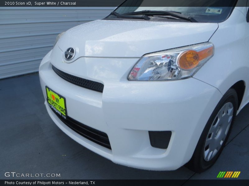 Super White / Charcoal 2010 Scion xD