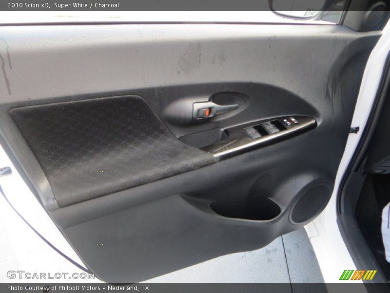 Super White / Charcoal 2010 Scion xD