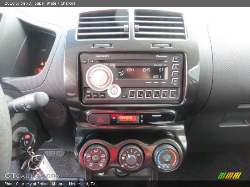 Super White / Charcoal 2010 Scion xD
