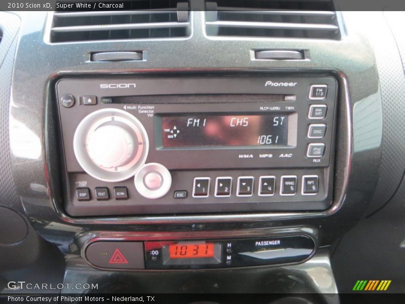 Super White / Charcoal 2010 Scion xD
