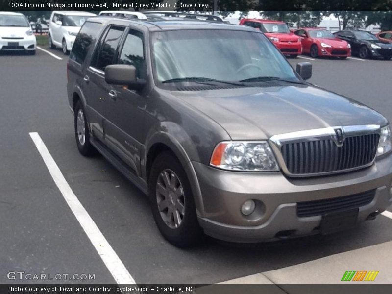 Mineral Grey Metallic / Dove Grey 2004 Lincoln Navigator Luxury 4x4