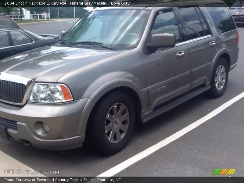 Mineral Grey Metallic / Dove Grey 2004 Lincoln Navigator Luxury 4x4