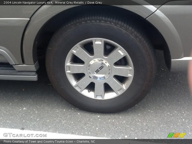 Mineral Grey Metallic / Dove Grey 2004 Lincoln Navigator Luxury 4x4