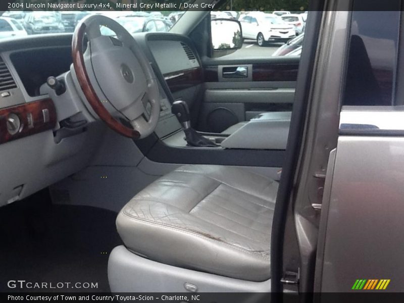 Mineral Grey Metallic / Dove Grey 2004 Lincoln Navigator Luxury 4x4
