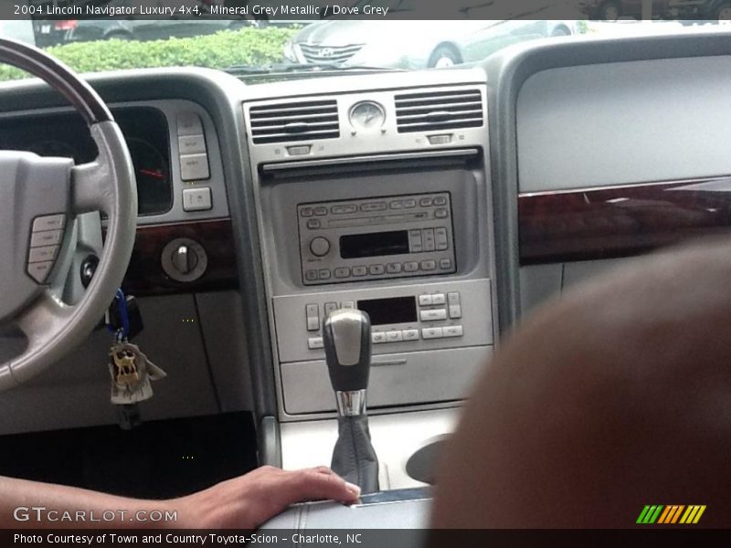 Mineral Grey Metallic / Dove Grey 2004 Lincoln Navigator Luxury 4x4