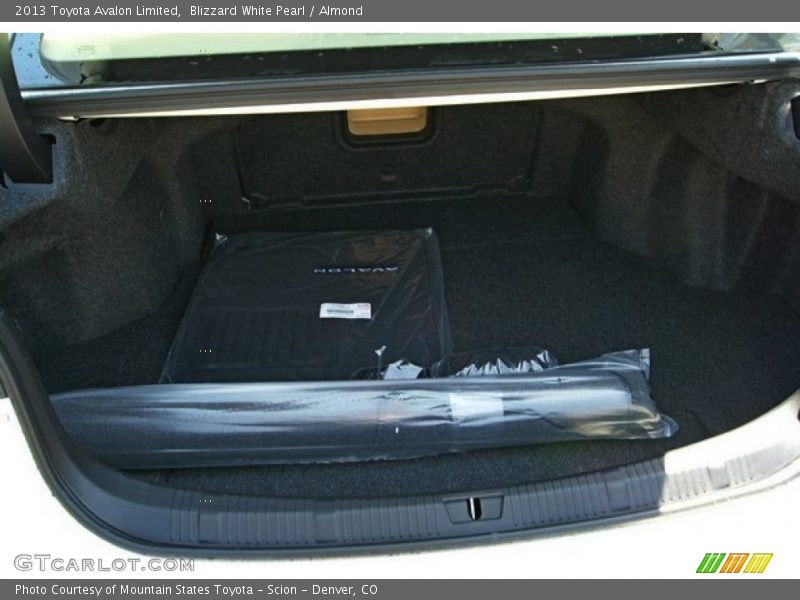 Blizzard White Pearl / Almond 2013 Toyota Avalon Limited