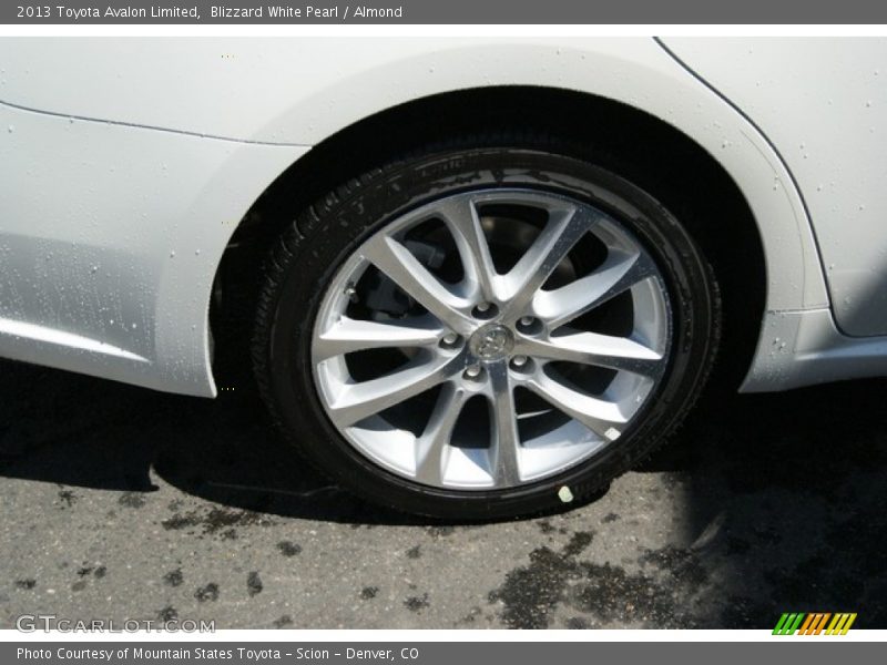 Blizzard White Pearl / Almond 2013 Toyota Avalon Limited