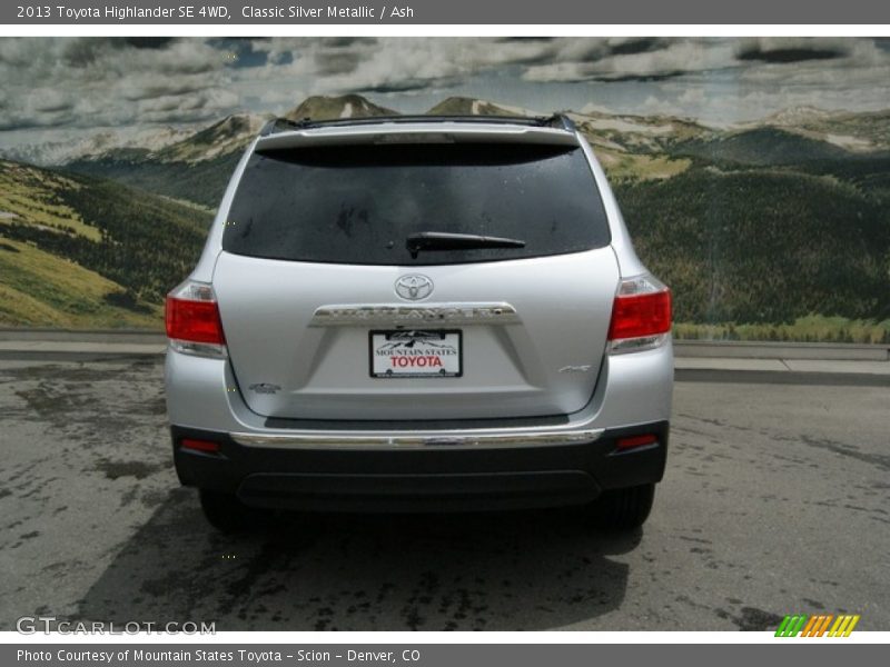 Classic Silver Metallic / Ash 2013 Toyota Highlander SE 4WD