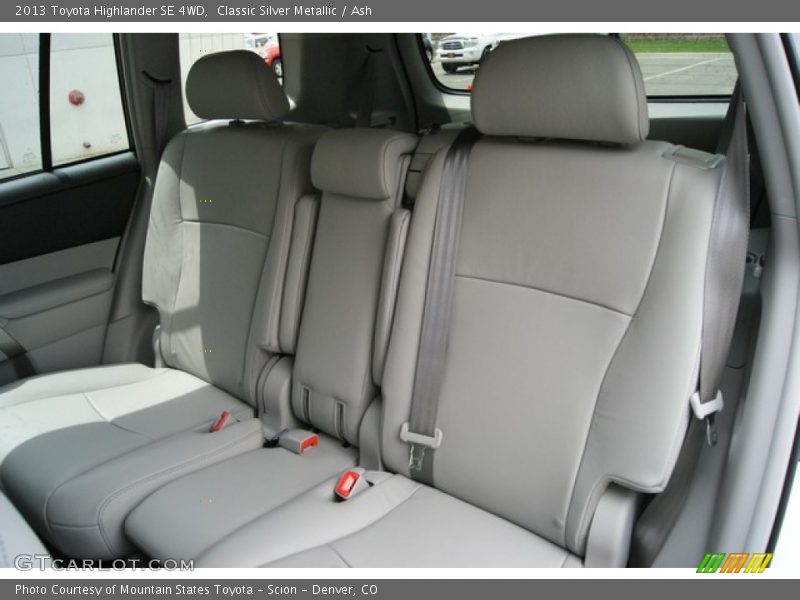 Classic Silver Metallic / Ash 2013 Toyota Highlander SE 4WD