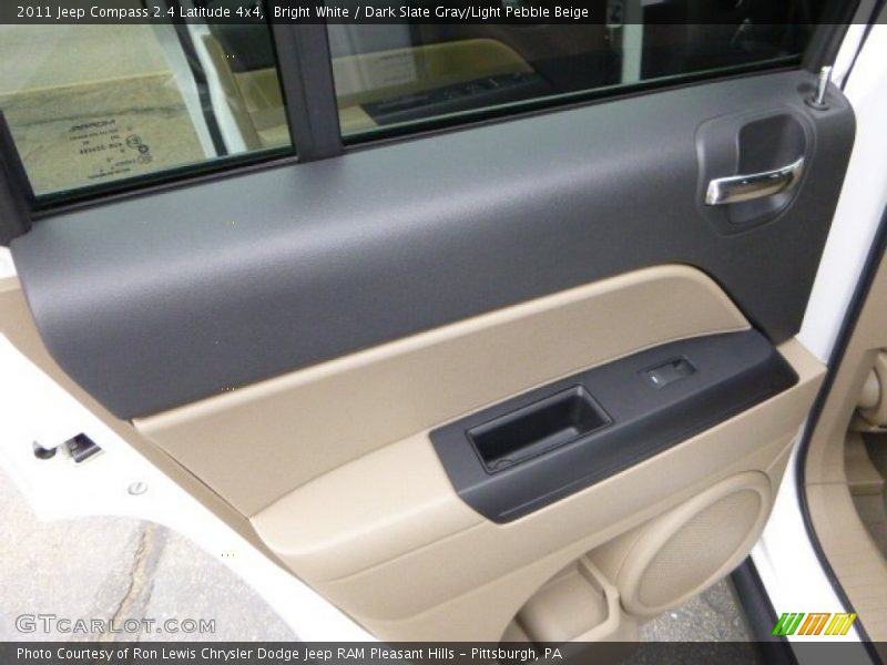 Bright White / Dark Slate Gray/Light Pebble Beige 2011 Jeep Compass 2.4 Latitude 4x4