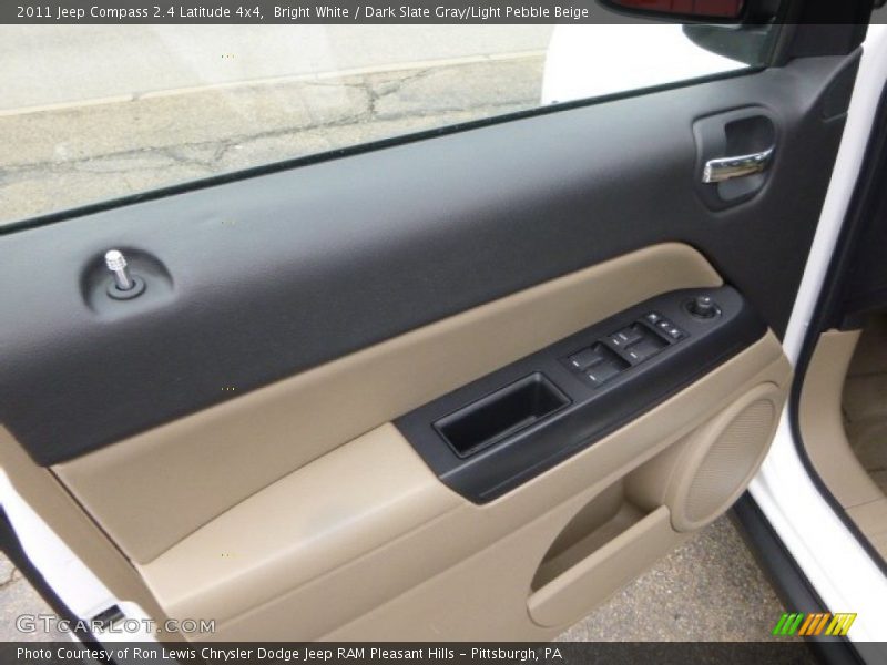 Bright White / Dark Slate Gray/Light Pebble Beige 2011 Jeep Compass 2.4 Latitude 4x4