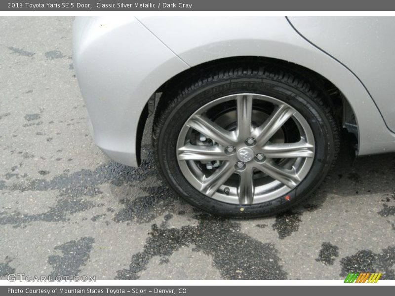 Classic Silver Metallic / Dark Gray 2013 Toyota Yaris SE 5 Door