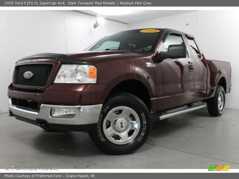 Dark Toreador Red Metallic / Medium Flint Grey 2005 Ford F150 XL SuperCab 4x4