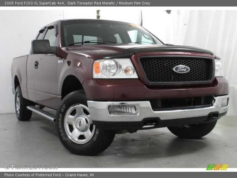 Dark Toreador Red Metallic / Medium Flint Grey 2005 Ford F150 XL SuperCab 4x4