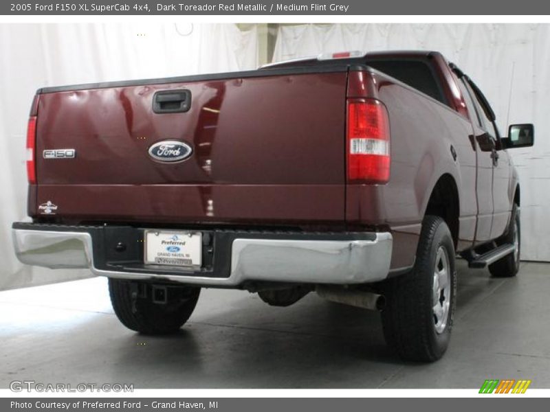 Dark Toreador Red Metallic / Medium Flint Grey 2005 Ford F150 XL SuperCab 4x4