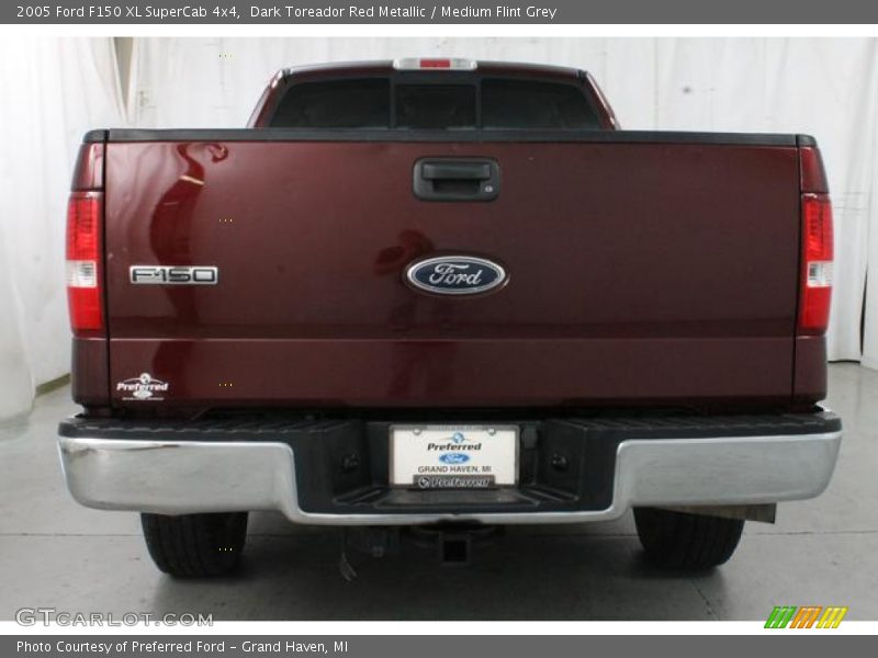Dark Toreador Red Metallic / Medium Flint Grey 2005 Ford F150 XL SuperCab 4x4